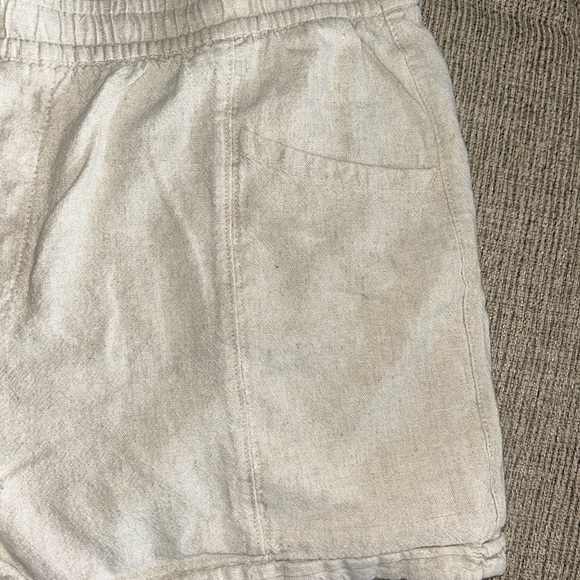 Old Navy Women's cream Shorts - Picture 2 of 5